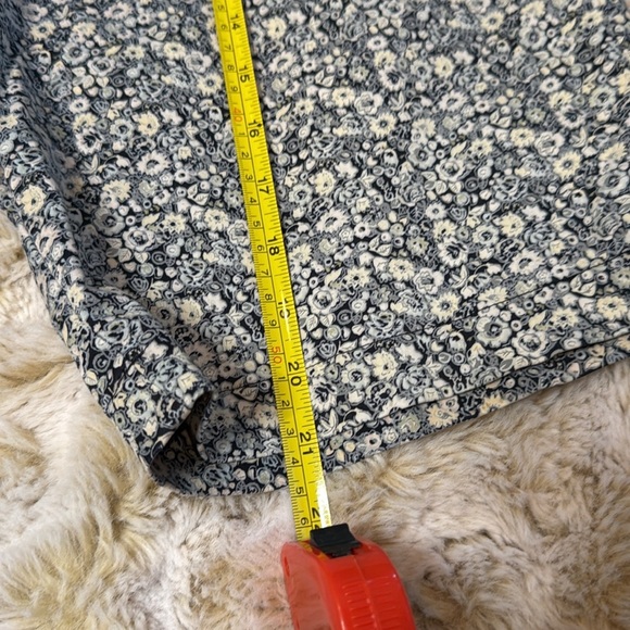 Valerie Stevens Blue and white floral print shorts size 8 #floralshorts - Picture 8 of 11